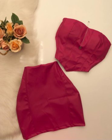 jeitodemulher_shop conjunto couro eco cropped corselete saia marsala